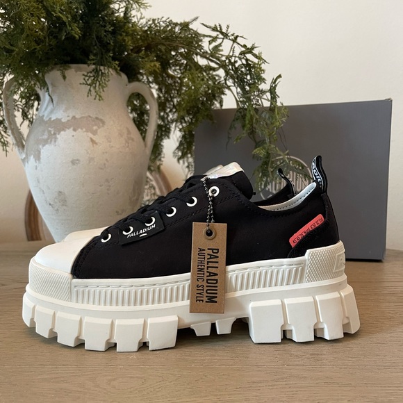 Palladium - Free People - ‘Revolt LO TX’ Boots - Slightly Imperfect - Picture 4 of 9